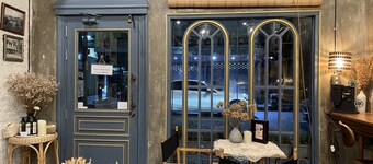 Central Old Town Cottage