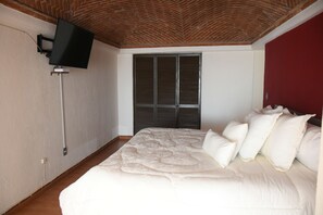 Suite Design, 1 trĂšs grand lit, non-fumeur | Coffre-fort, fer et planche Ă repasser, accĂšs au Wi-Fi (inclus)