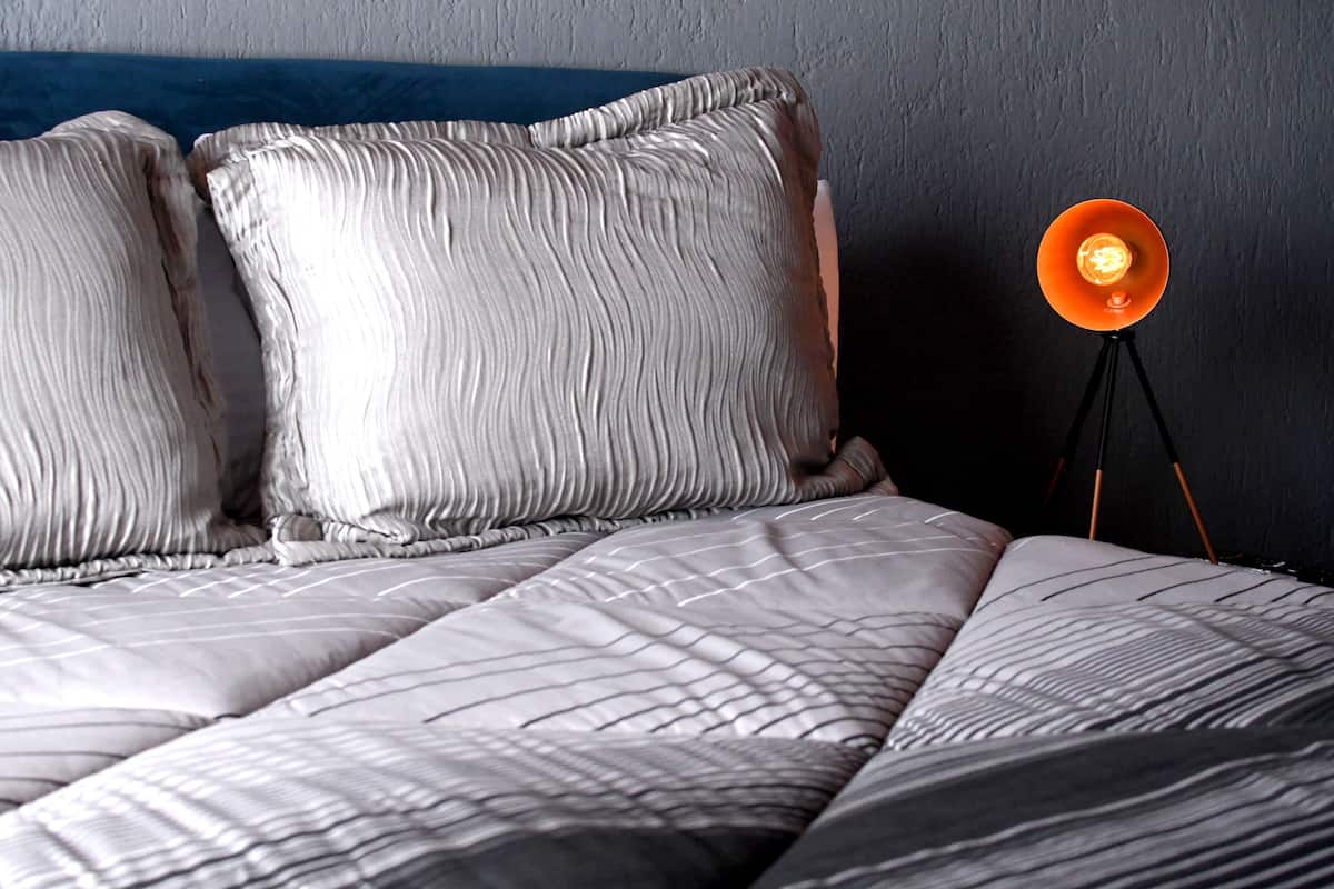 Design-Zimmer, 1 Schlafzimmer, Gemeinschaftsbad, Bergblick | Zimmersafe, Bügeleisen/Bügelbrett, kostenloses WLAN, Bettwäsche