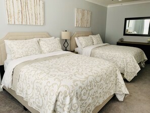 4 makuuhuonetta, silitysrauta/-lauta, ilmainen Wi-Fi, vuodevaatteet