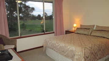 3 bedrooms, iron/ironing board, bed sheets, wheelchair access