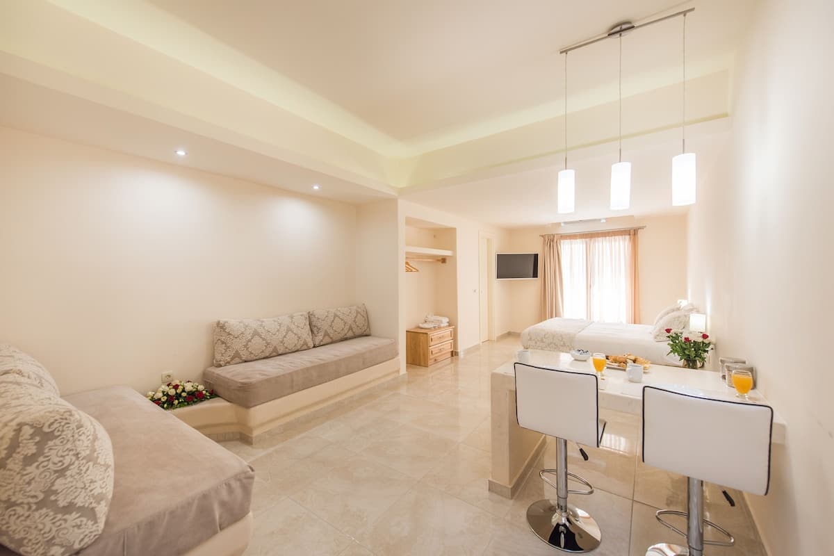 Classic Suite, Garden View (& private Jetted Tub) | 1 bedroom, Egyptian cotton sheets, premium bedding, in-room safe