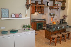 電子レンジ、コーヒー / ティーメーカー、調理器具と食器