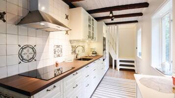 Refrigerador, placa de cocina, lavavajillas, cafetera/tetera