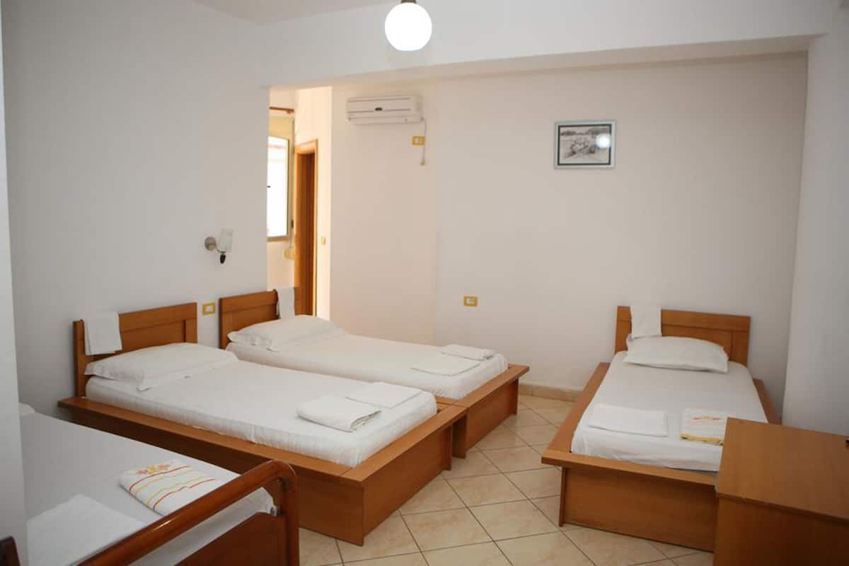 In-room safe, desk, free WiFi