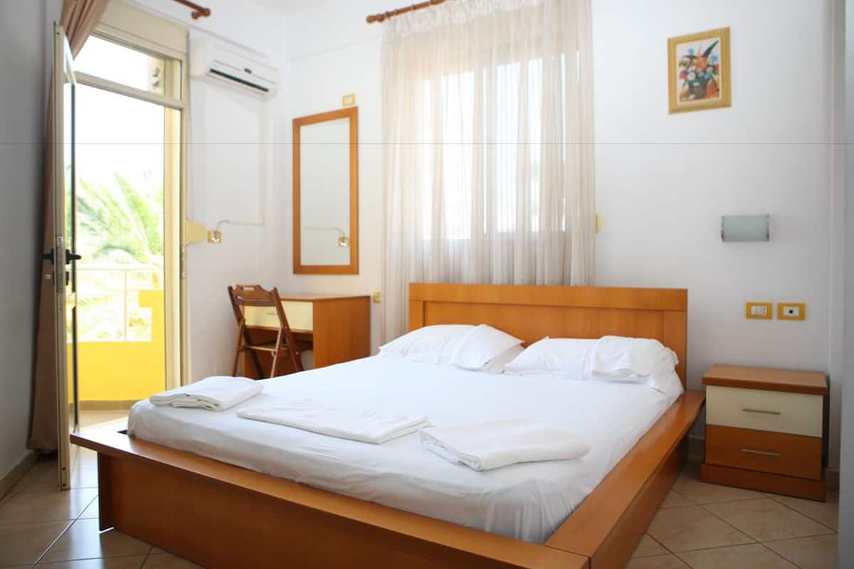Double Room, Balcony | In-room safe, desk, free WiFi
