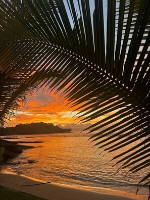 Am Strand, Liegestühle, Strandtücher