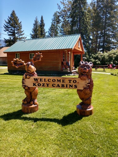 A charming cabin close to Glacier National Park, Flathead Lake, and ski resorts.