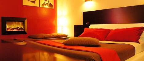 Suite – junior, 1 queensize-seng, ikke-røyk | Safe på rommet, individuelt dekorert, individuelt innredet og lydisolert