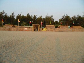 På stranden