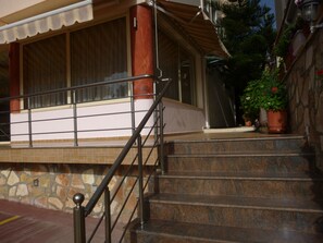 مدخل المنشأة