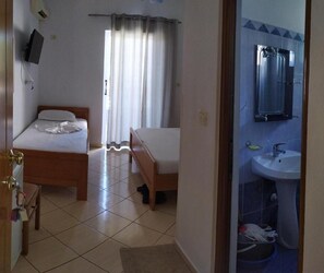 In-room safe, soundproofing, free WiFi, bed sheets