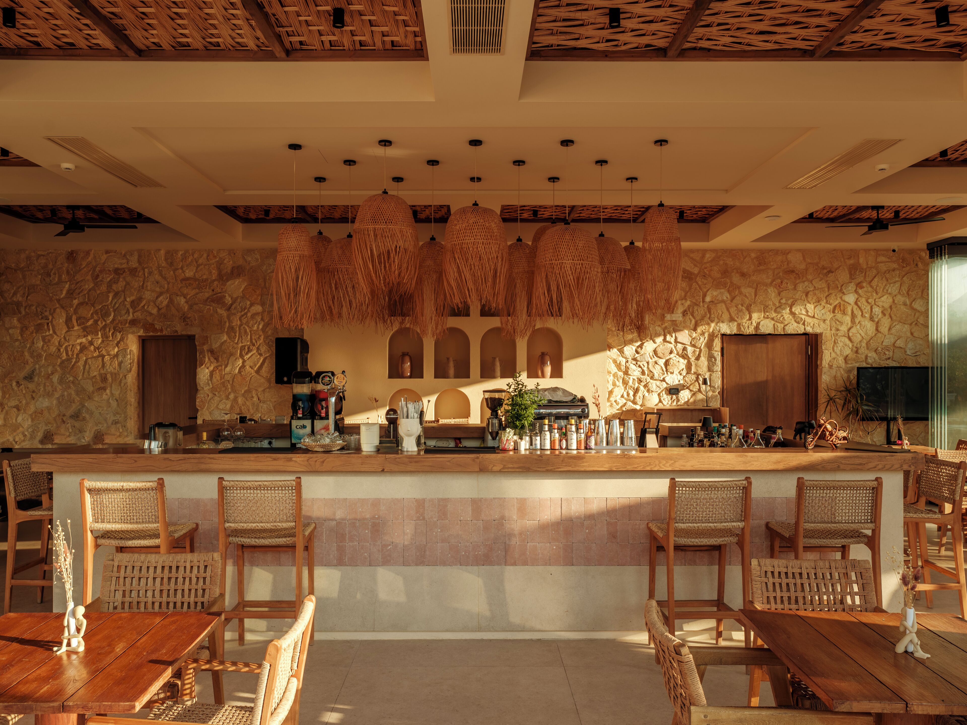 2 bares, bar junto a la piscina, bar en la playa