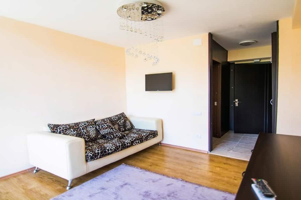 Caja de seguridad en la habitación, escritorio y cortinas blackout