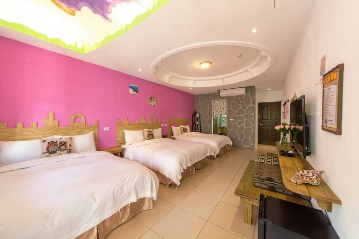 Family Room | Blackout drapes, free WiFi, bed sheets