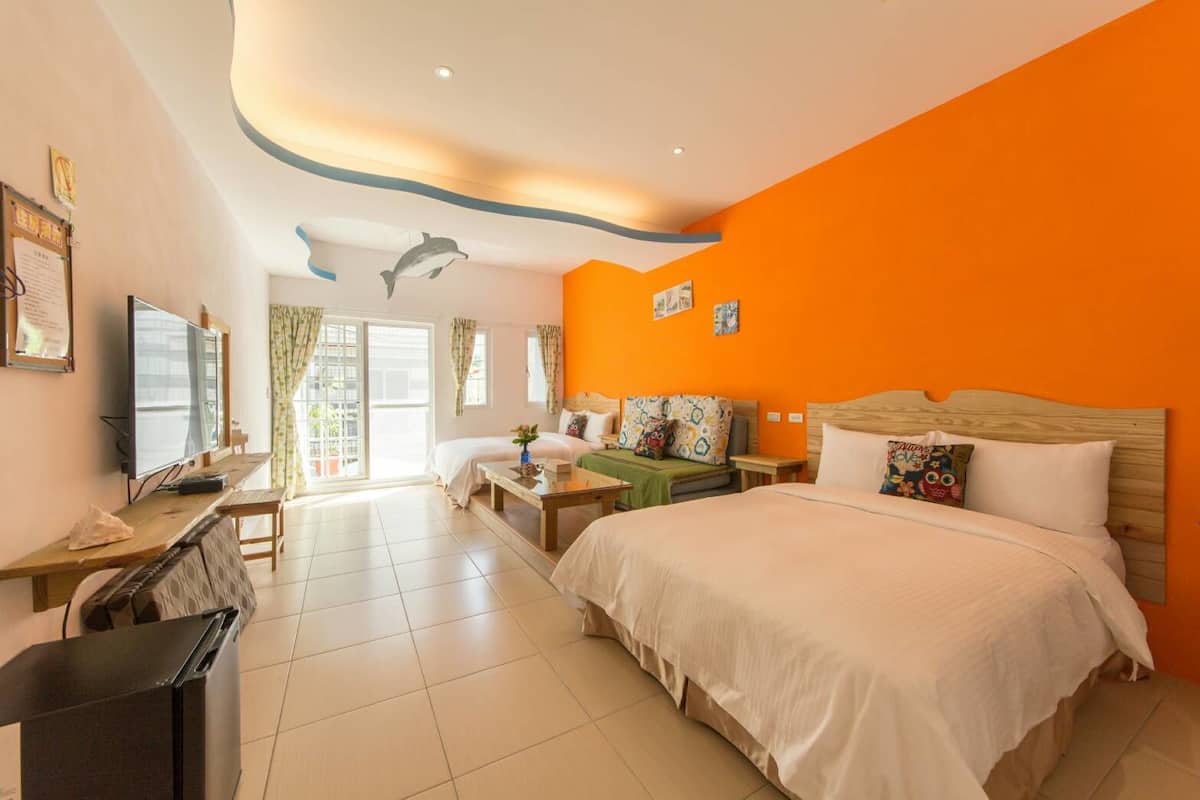Deluxe Quadruple Room | Blackout drapes, free WiFi, bed sheets
