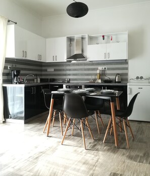 Cookware/dishes/utensils, spices - Sunny apartment with balcony (Ag. Dimitrios)