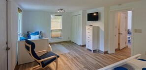 1 habitación, tabla de planchar con plancha, cuna de viaje y wifi 