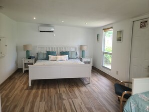 1 habitación, tabla de planchar con plancha, cuna de viaje y wifi 