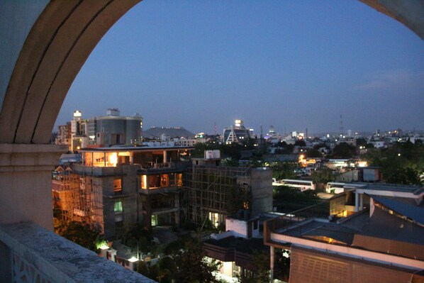 Property grounds - "Jaipur Apartment Stays" S2 Secluded 2 BHK Apartment Leafy central Civil Lines (Jaipur)