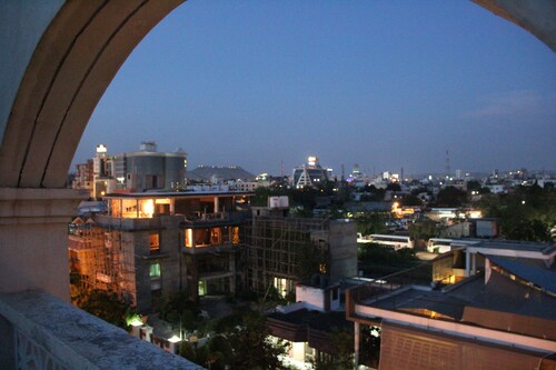 "Jaipur Apartment Stays" S2 Secluded 2 BHK Apartment Leafy central Civil Lines