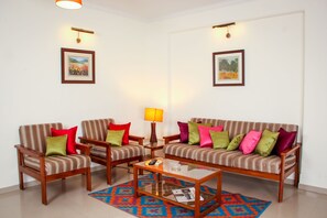 TV - "Jaipur Apartment Stays" S2 Secluded 2 BHK Apartment Leafy central Civil Lines (Jaipur)