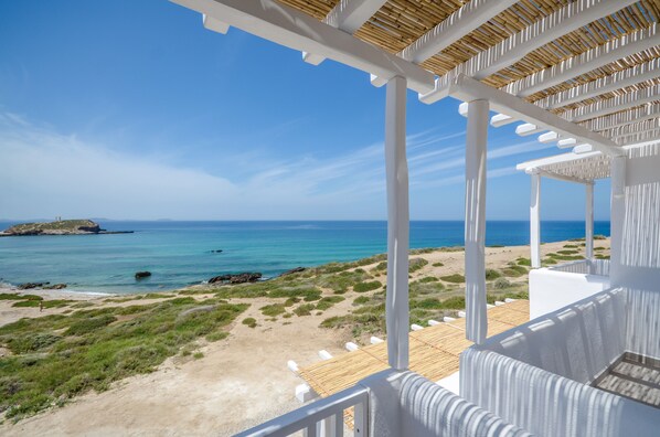 Property grounds - Cyano Suites offers views over the Aegean Sea and the Temple of Apollo. (Naxos)