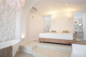 1 bedroom, WiFi - Cyano Suites offers views over the Aegean Sea and the Temple of Apollo. (Naxos)