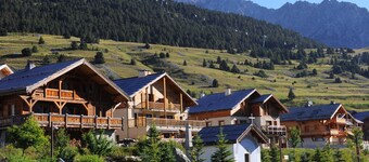 Bright renovated studio, parking, pets allowed, 5 ppl