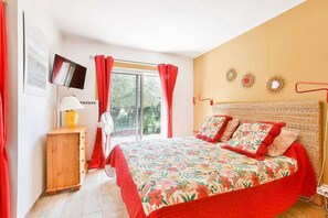 3 bedrooms, iron/ironing board, Internet