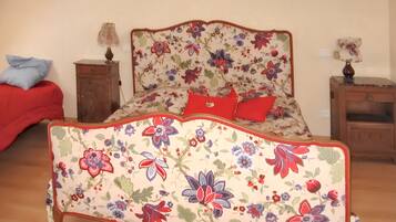 5 slaapkamers, een strijkplank/strijkijzer, internet