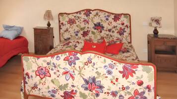 4 bedrooms, iron/ironing board, travel cot, free WiFi