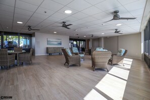 Dining - Beachfront 2B/2B Vacation Condo At Carlos Pointe Resort With Amazing Views! World Famous Sunsets! Southern Tip of Island! (Fort Myers Beach)