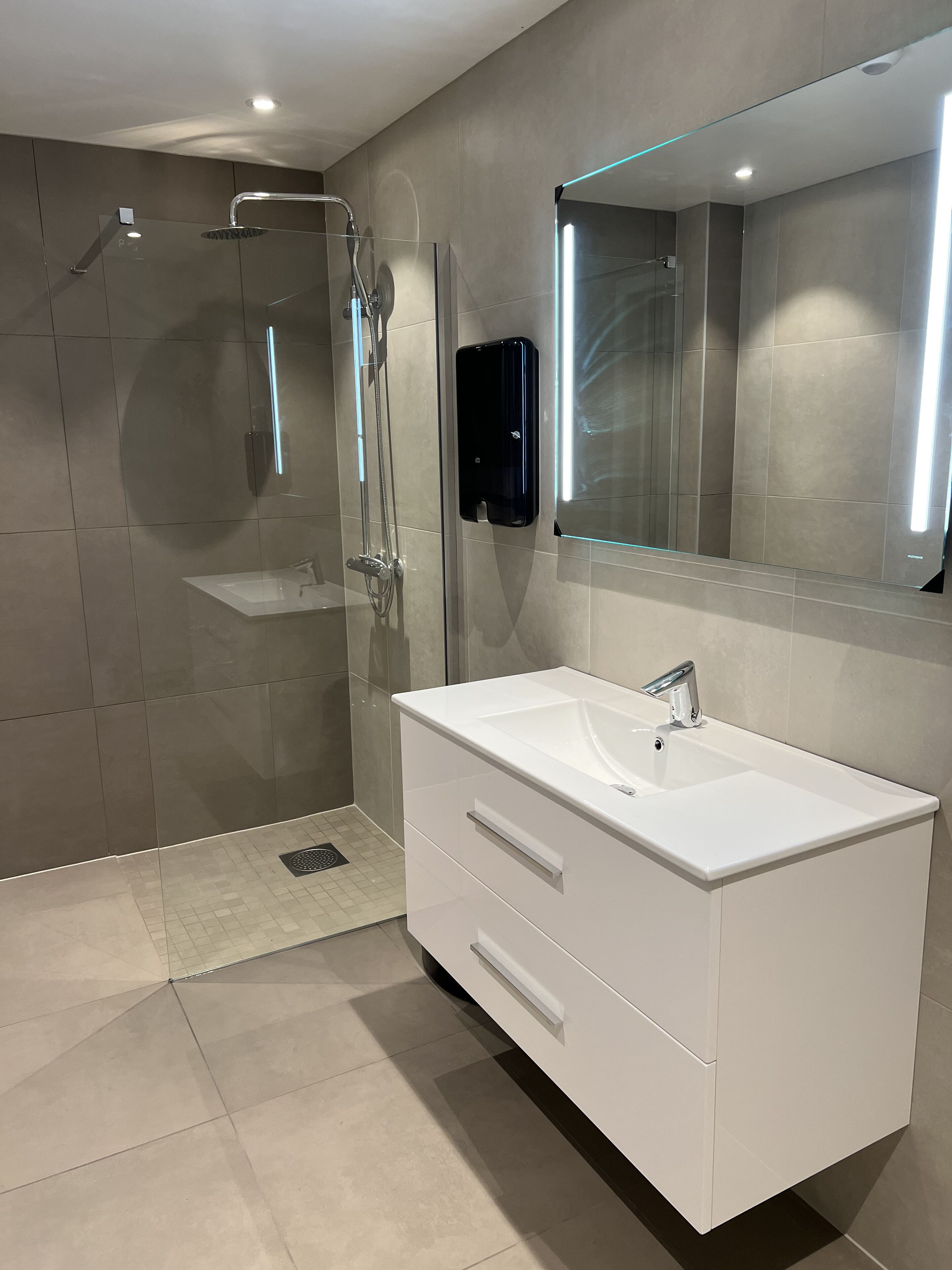 Chambre Triple, plusieurs lits, non-fumeur, salle de bains commune | Salle de bain