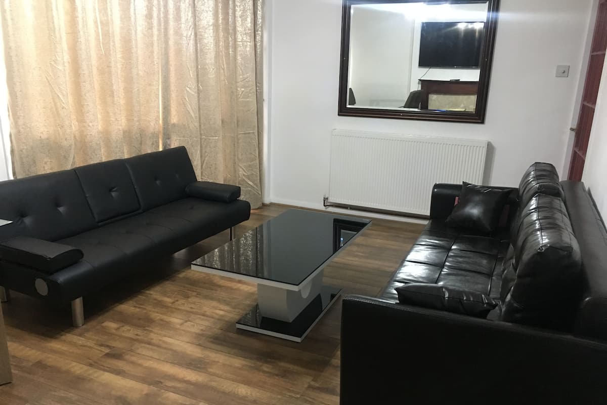 Apartment, Multiple Beds, Non Smoking | Living room