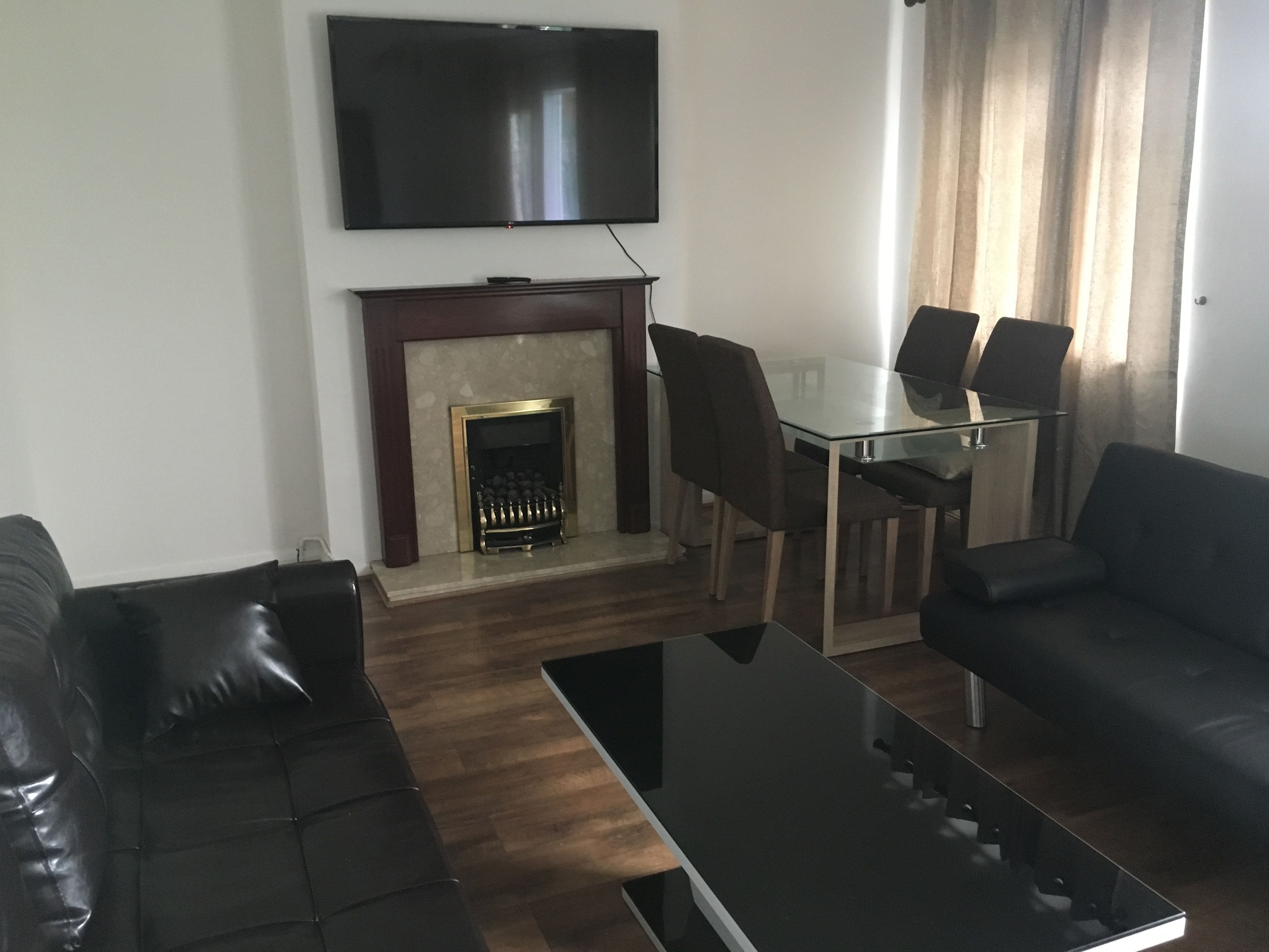 Apartment, Multiple Beds, Non Smoking | Living room