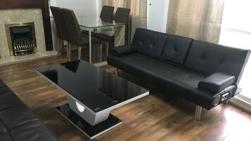Apartment, Multiple Beds, Non Smoking | Living area