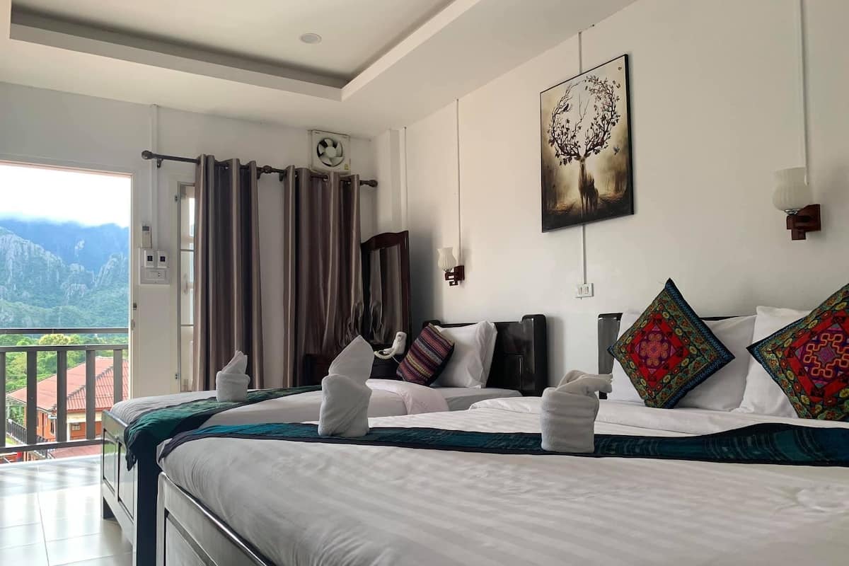 In-room safe, blackout drapes, free WiFi