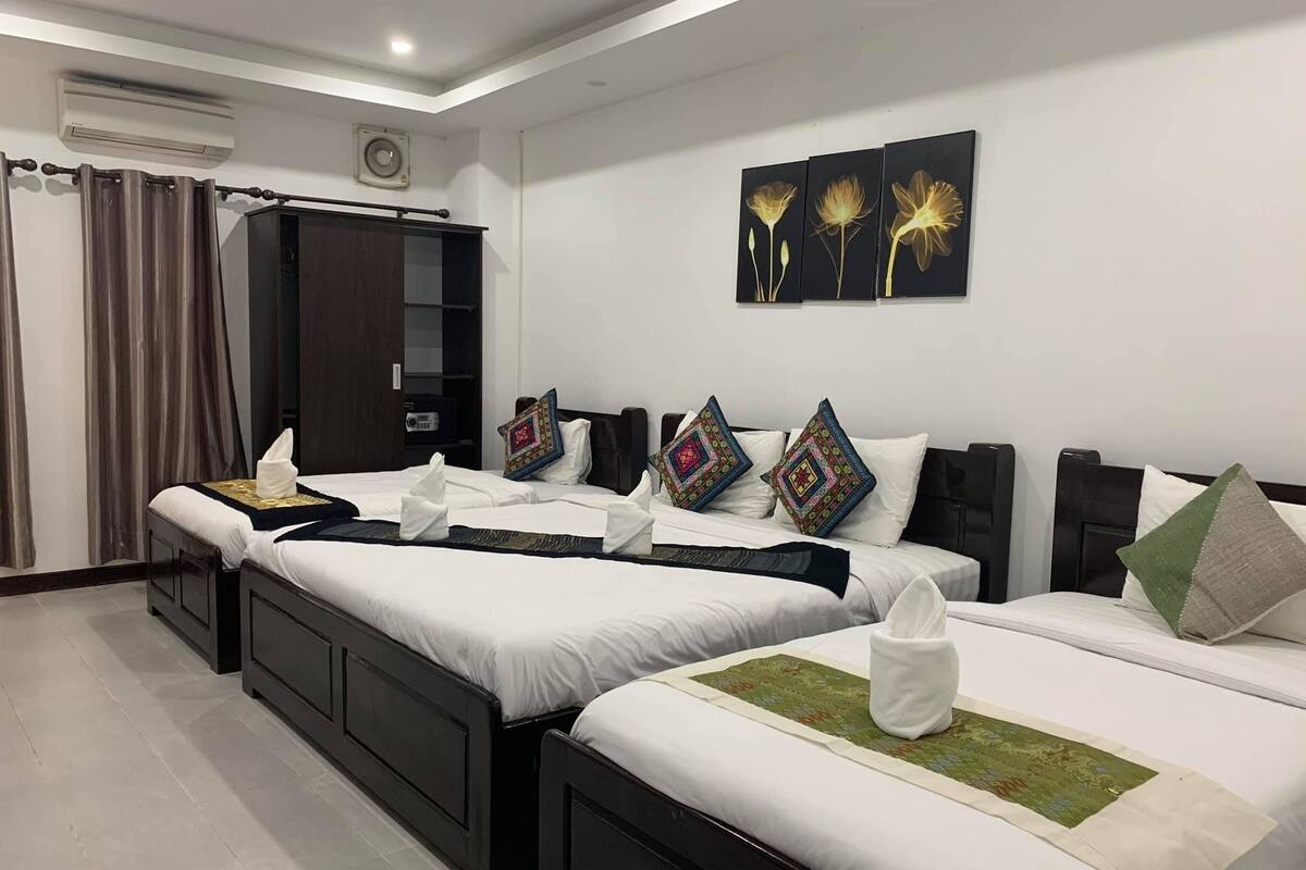 In-room safe, blackout drapes, free WiFi