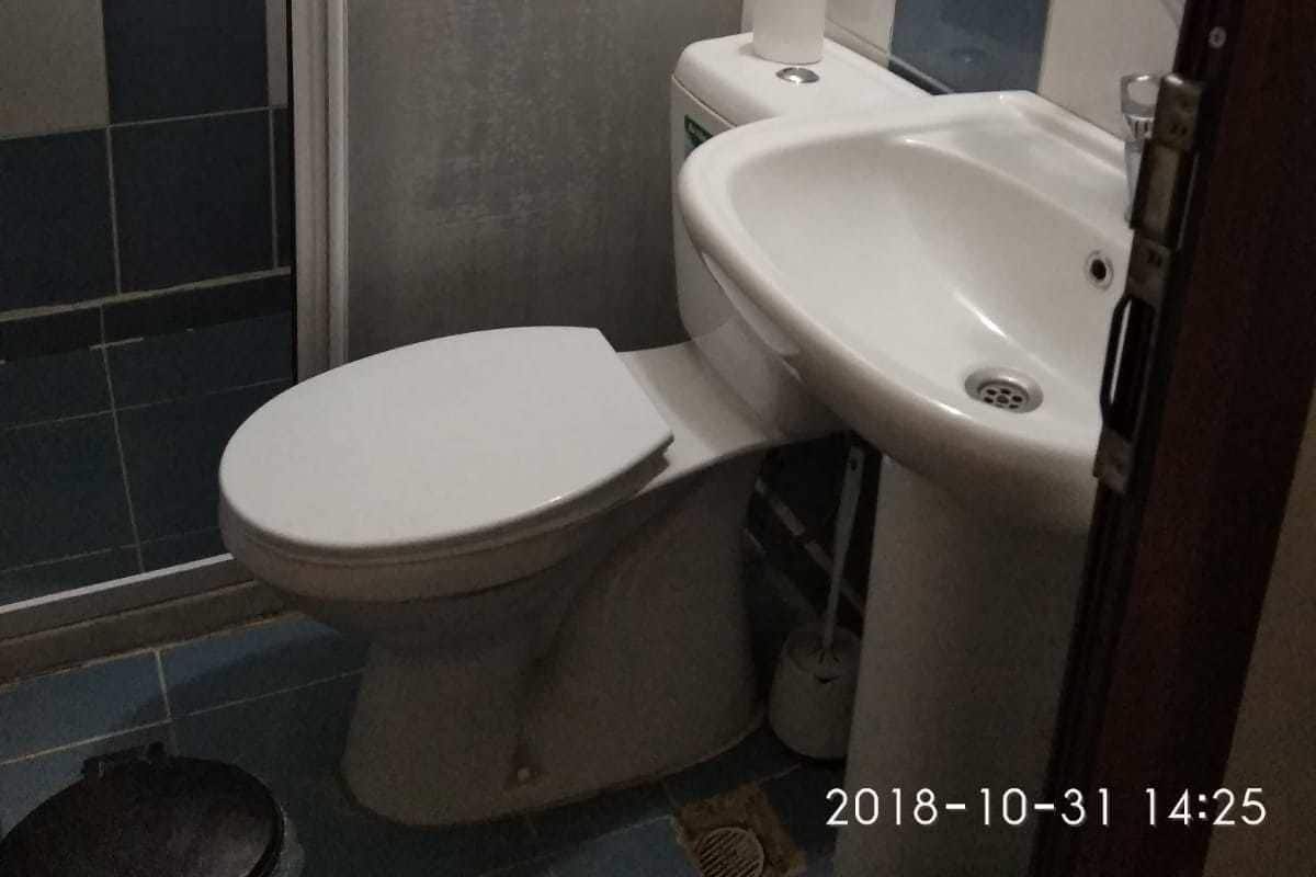 shower, free toiletries, hair dryer, slippers