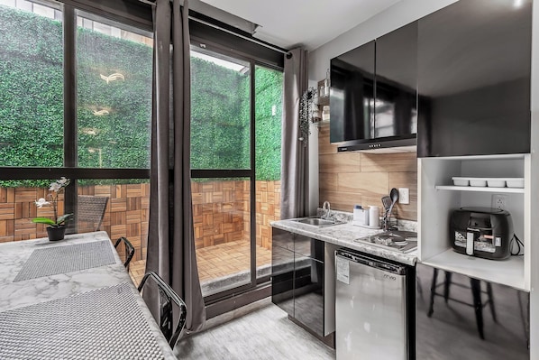 Luxury Suite | Private kitchenette