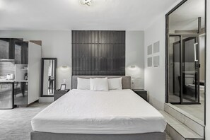 Luxury Suite | Blackout drapes, iron/ironing board, free WiFi, bed sheets