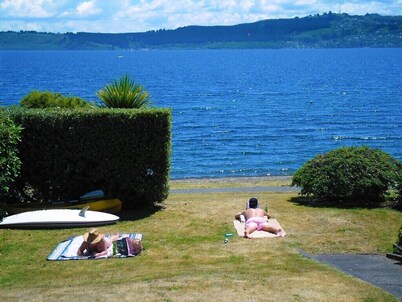 Absolute lakefront holiday house