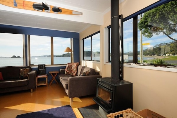 Smart TV, chimenea, Netflix y juguetes