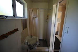 Towels, toilet paper - Cottage - Whanarua Bay Cottages (Te Kaha)
