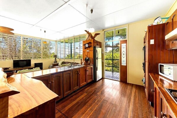 Private kitchen - Rosecliffe Tree Tops Cooran (Pinbarren)