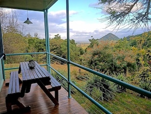 Outdoor dining - Rosecliffe Tree Tops Cooran (Pinbarren)