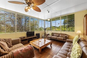 Living area - Rosecliffe Tree Tops Cooran (Pinbarren)