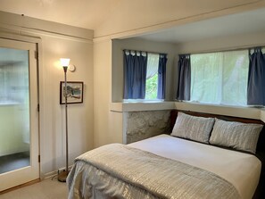 2 bedrooms, desk, free WiFi, bed sheets