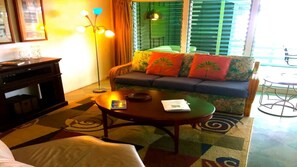 Smart TV, DVD player, books - Cottage-like Duplex in South Kona on the Big Island.<br>Sleeps two adult guests  (Captain Cook)